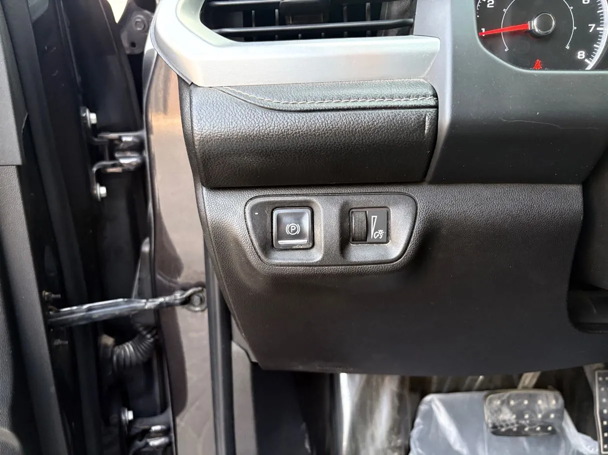 Car image 24