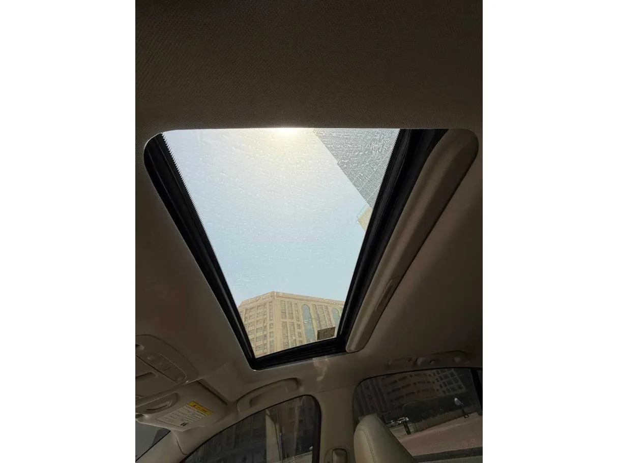 Car image 24