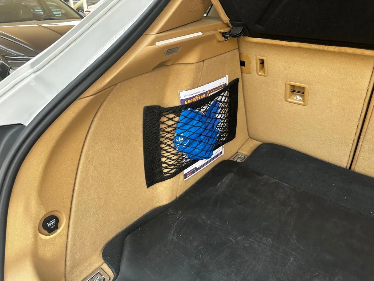 Car image 26