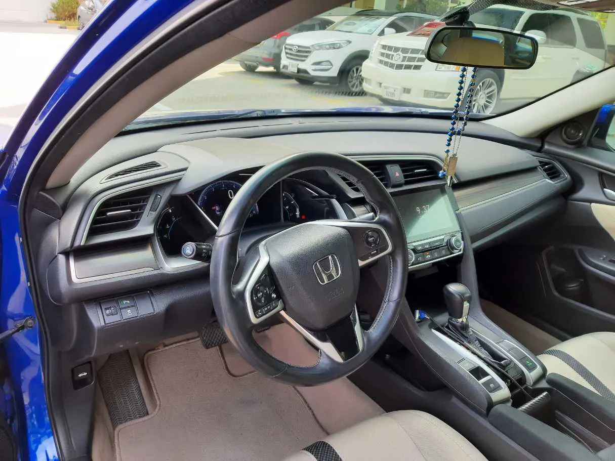 Car image 11