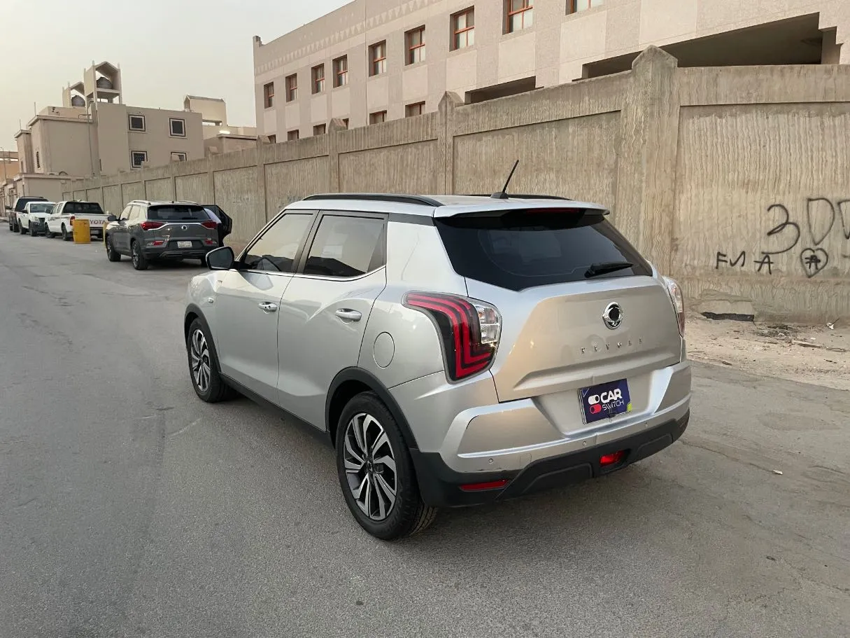 Car image 7