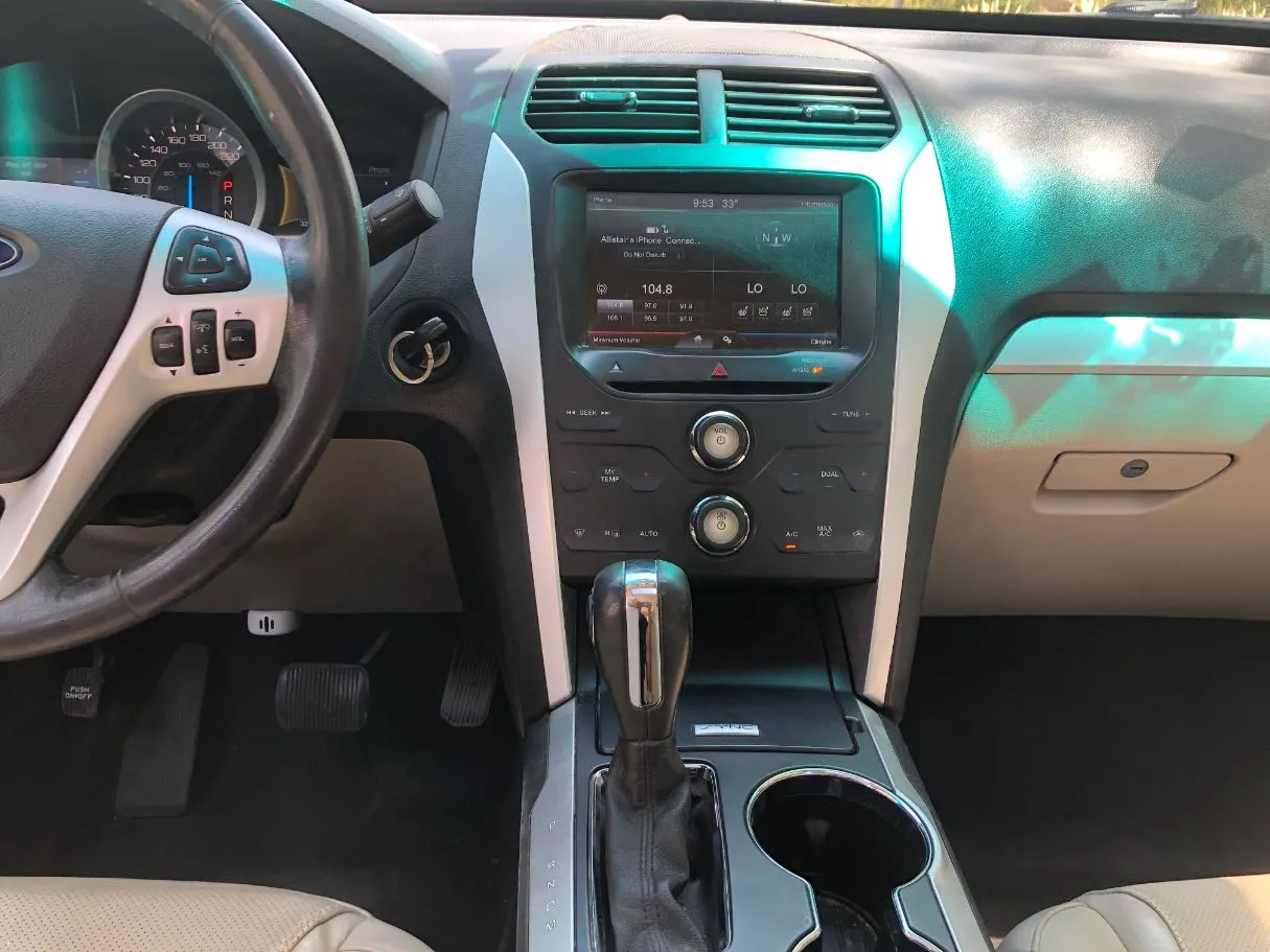 Car image 16