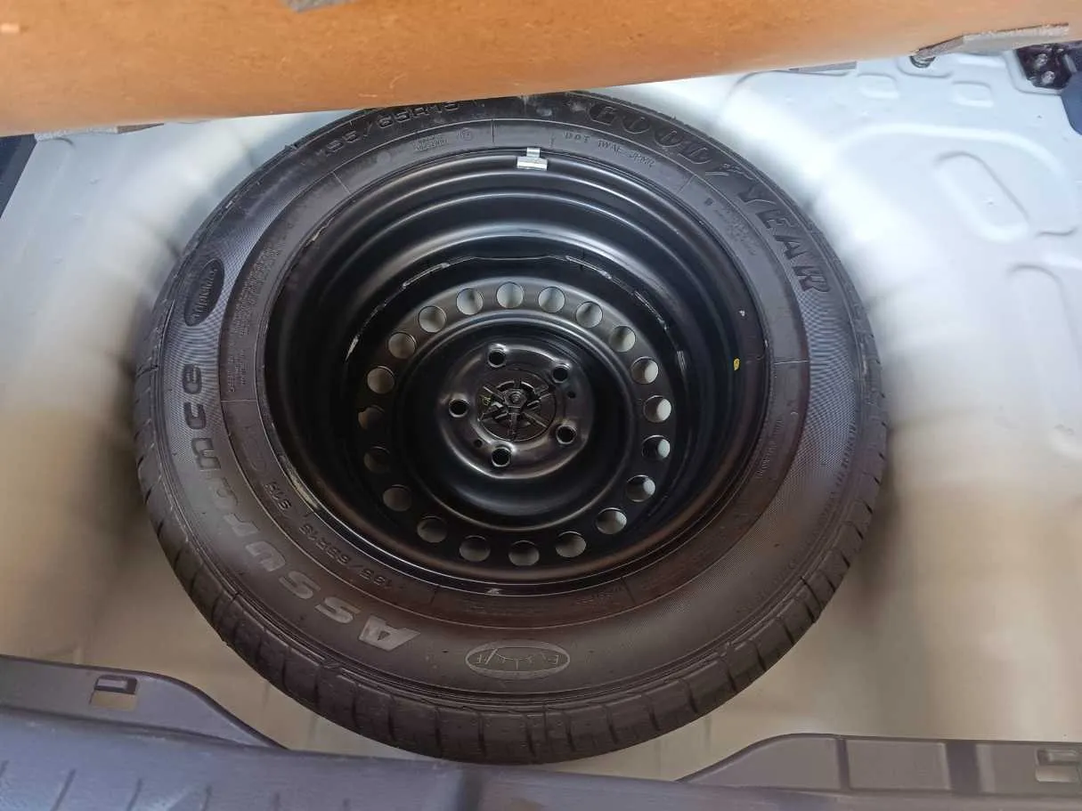 Car image 24