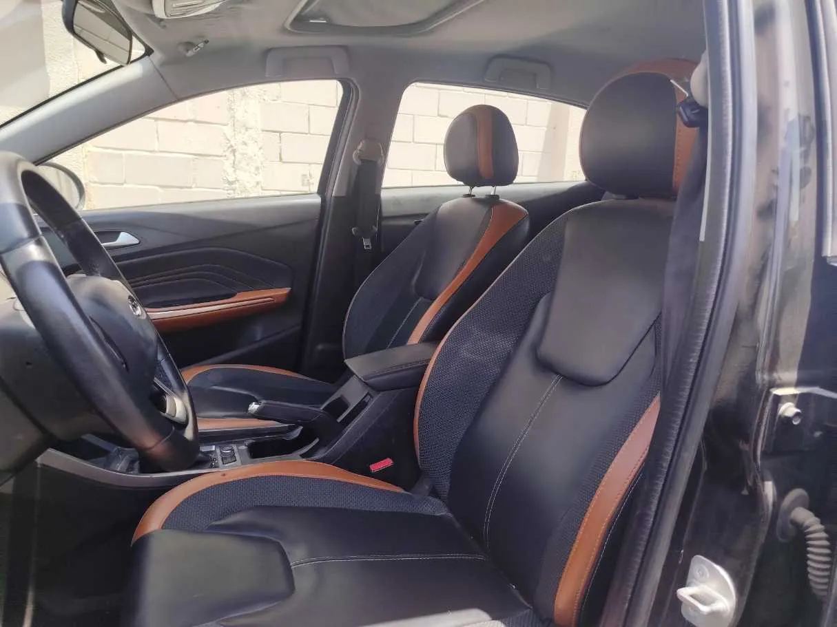 Car image 13