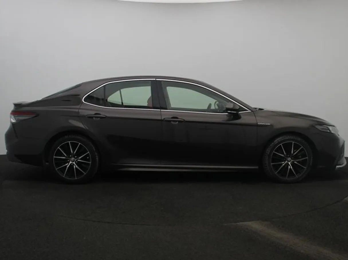 Car image 13