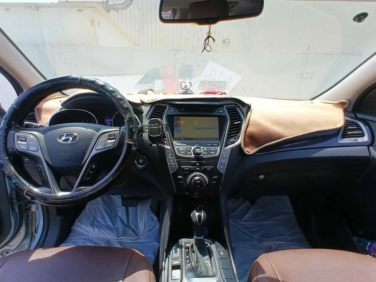 Car image 15