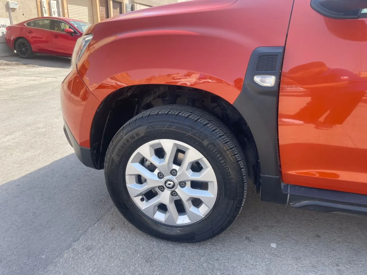 Car image 9