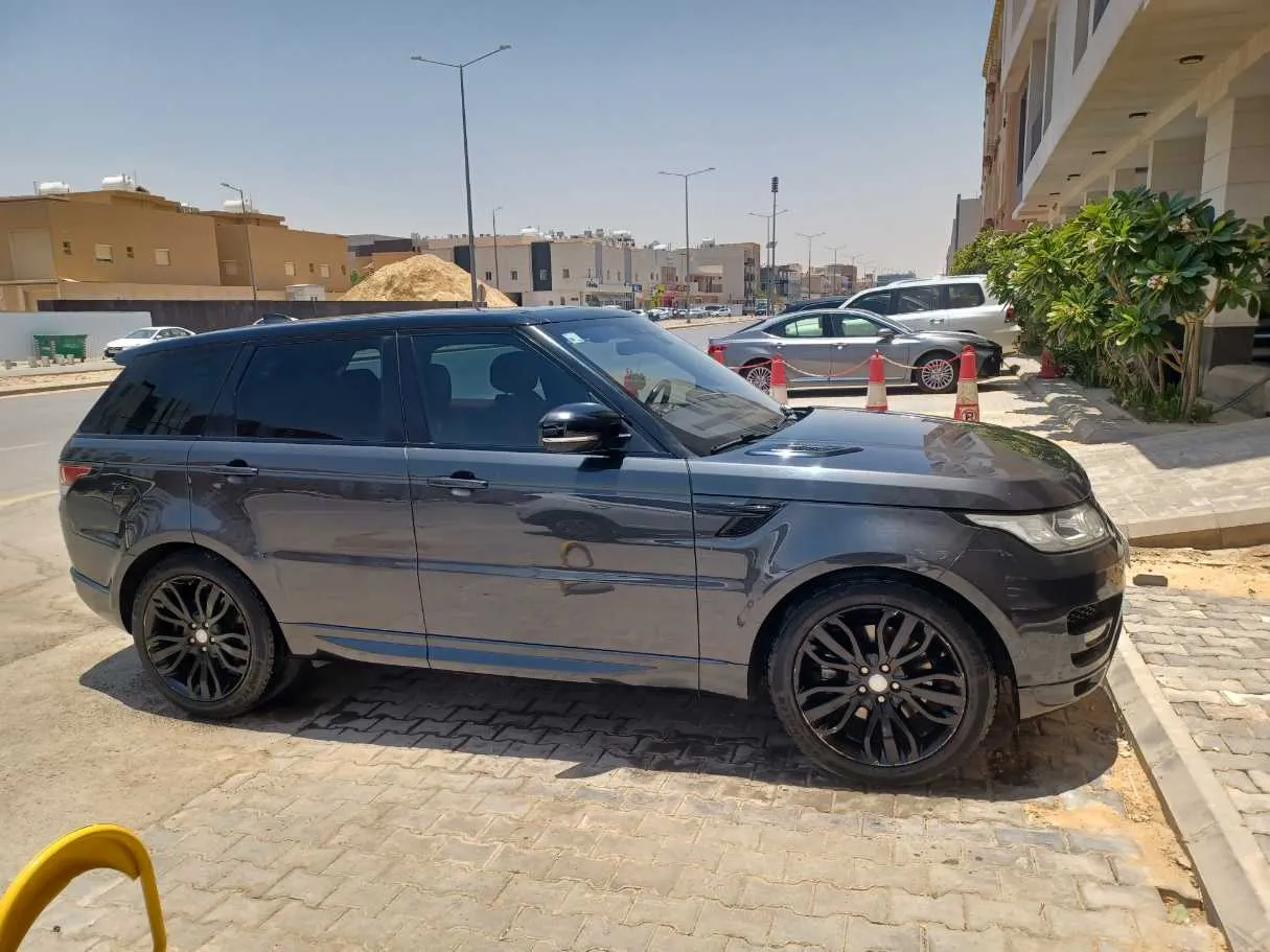 Car image 4
