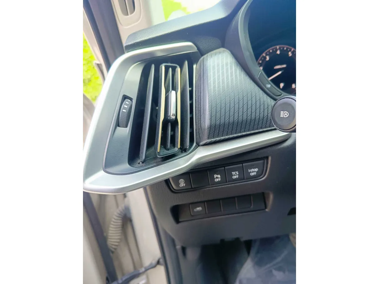 Car image 28