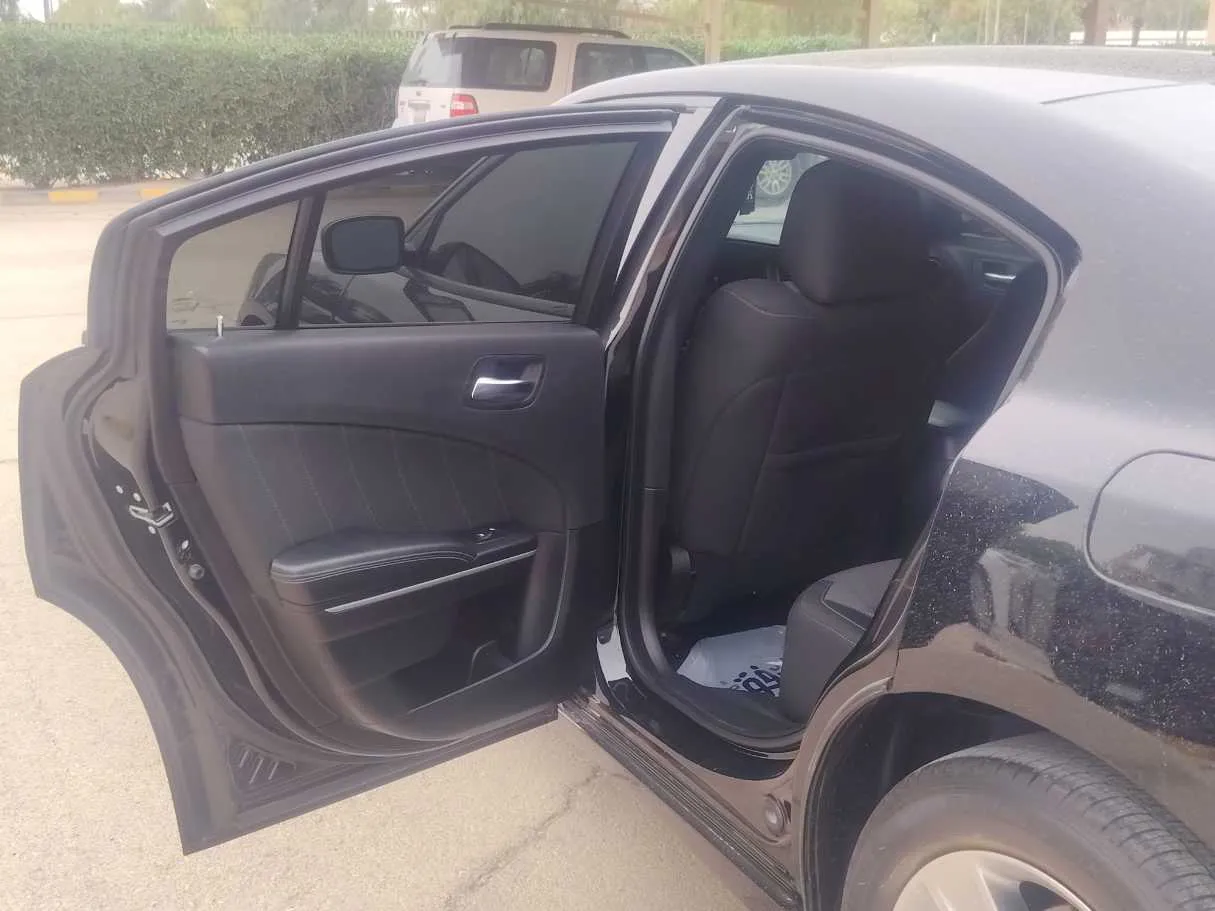 Car image 14
