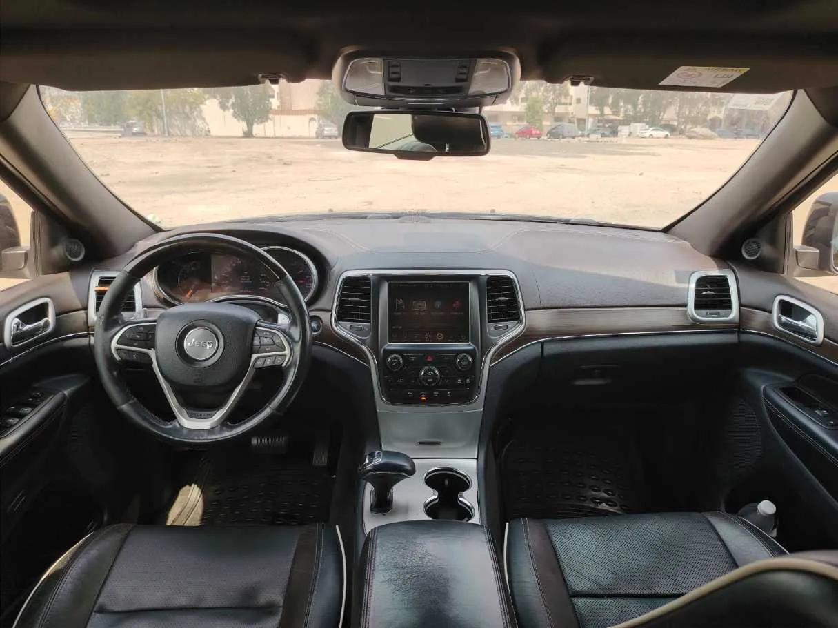 Car image 17