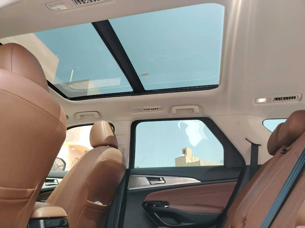 Car image 17