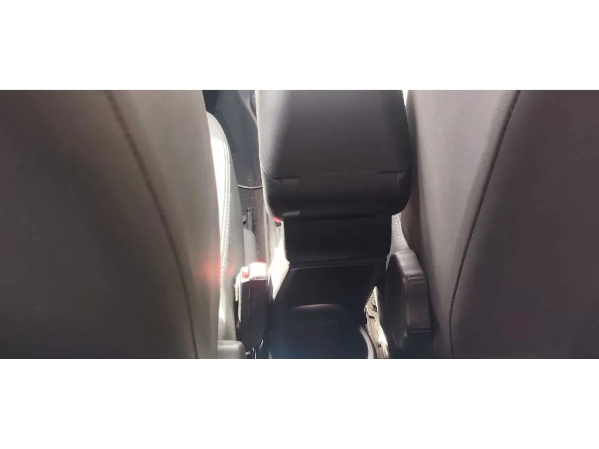 Car image 27