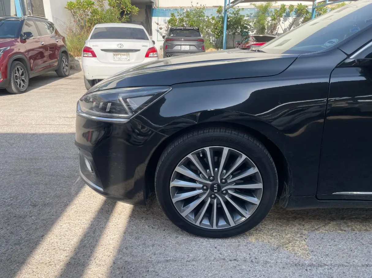 Car image 10