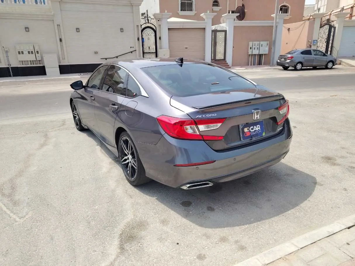 Car image 7