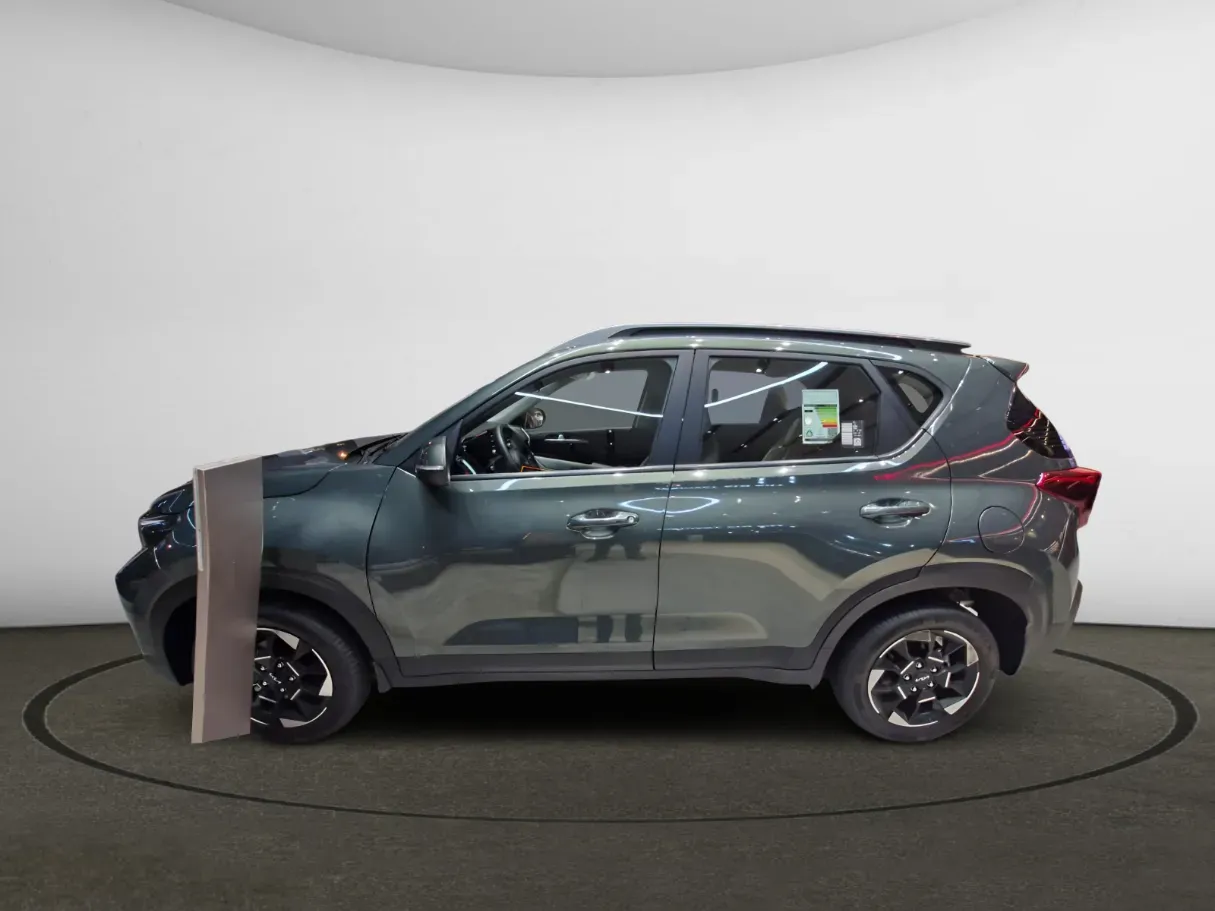 Car image 5