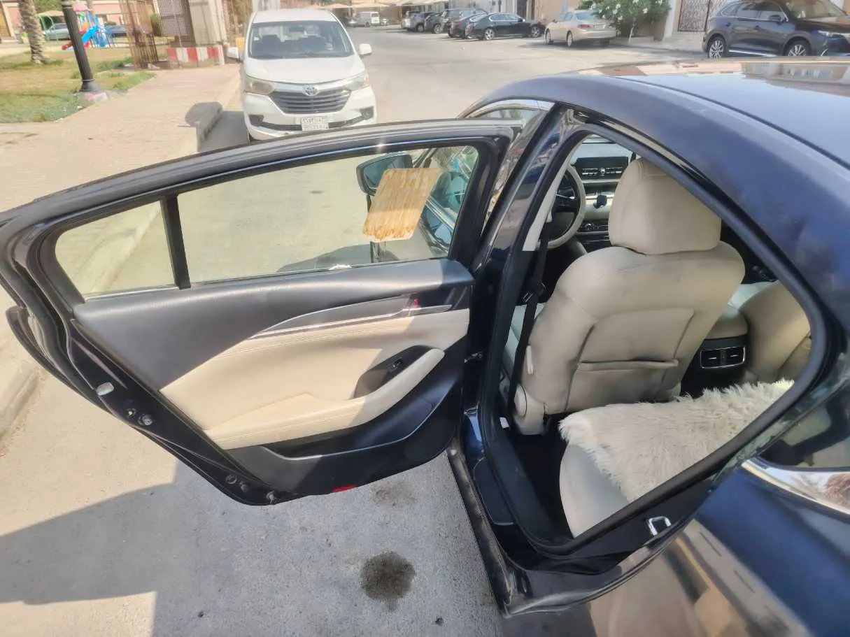 Car image 17