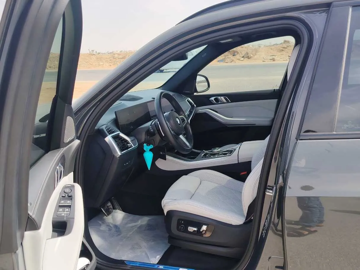 Car image 13