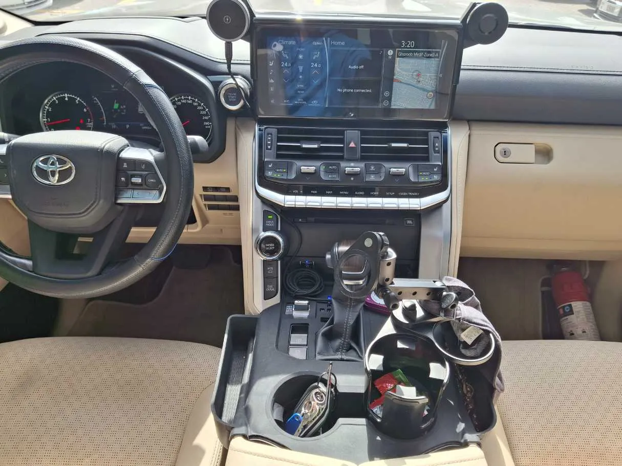 Car image 15