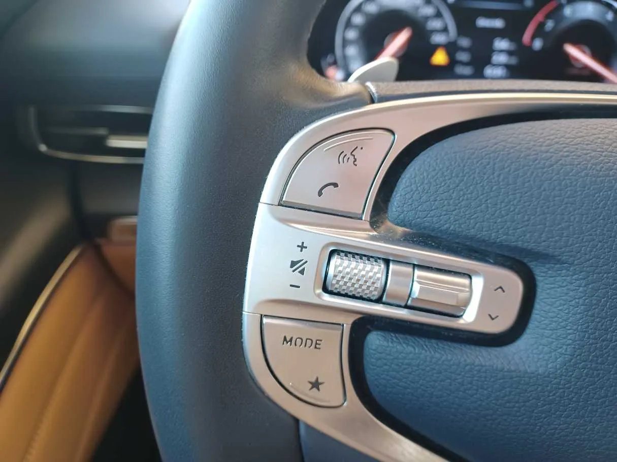 Car image 27