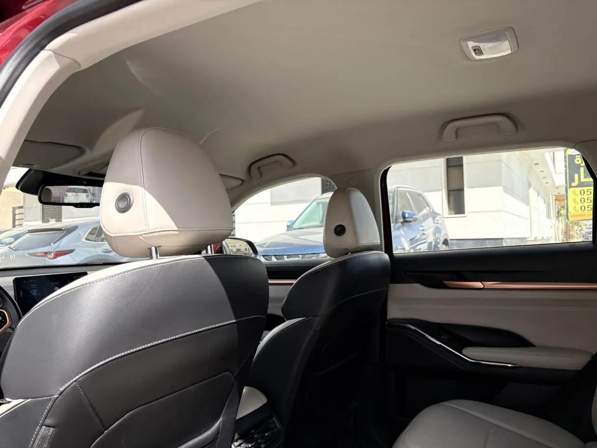 Car image 17