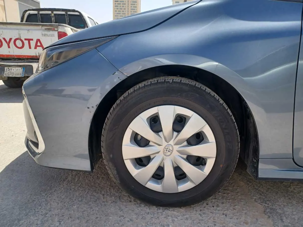 Car image 9