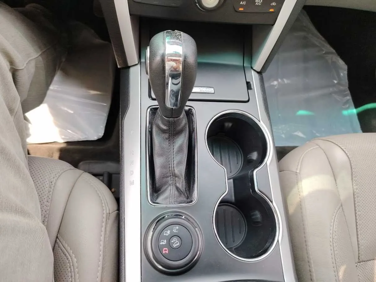 Car image 30