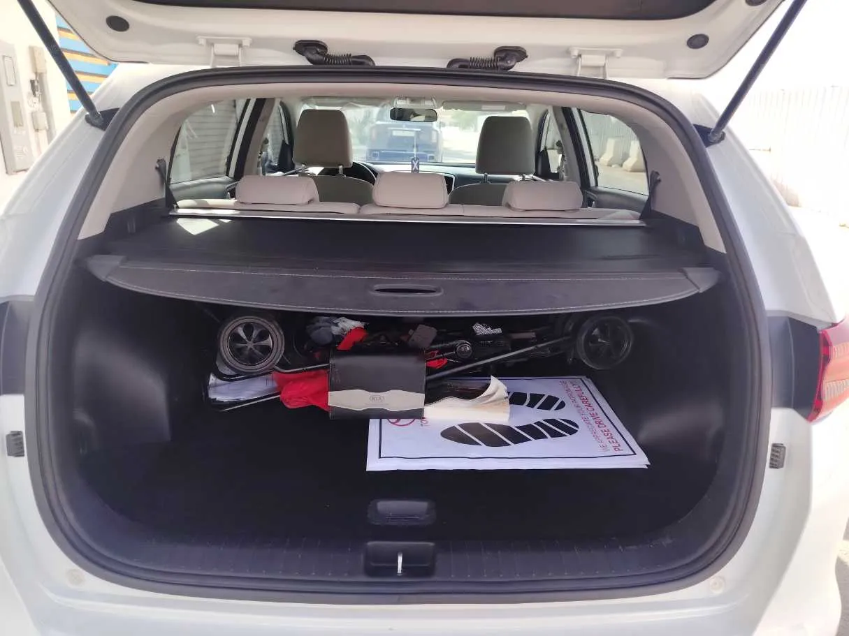 Car image 30