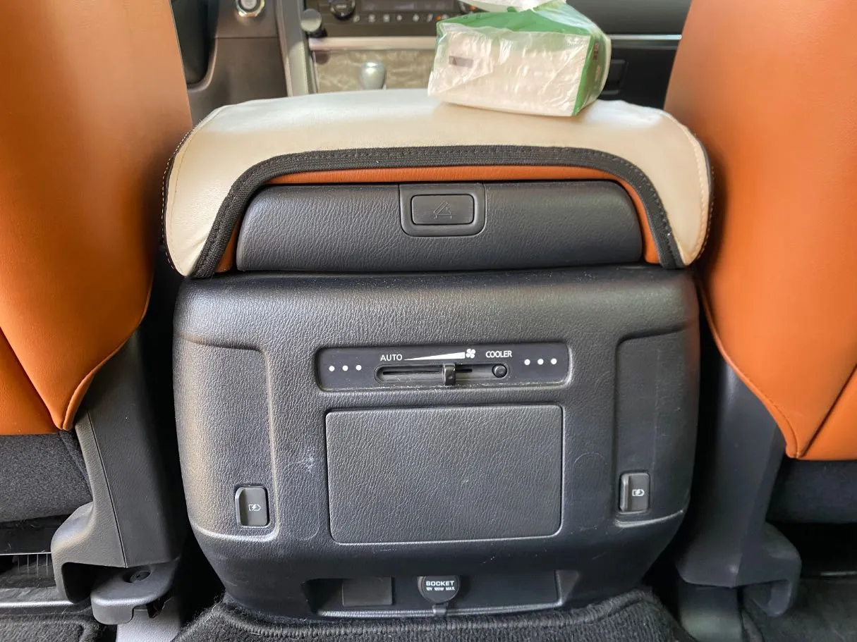 Car image 30