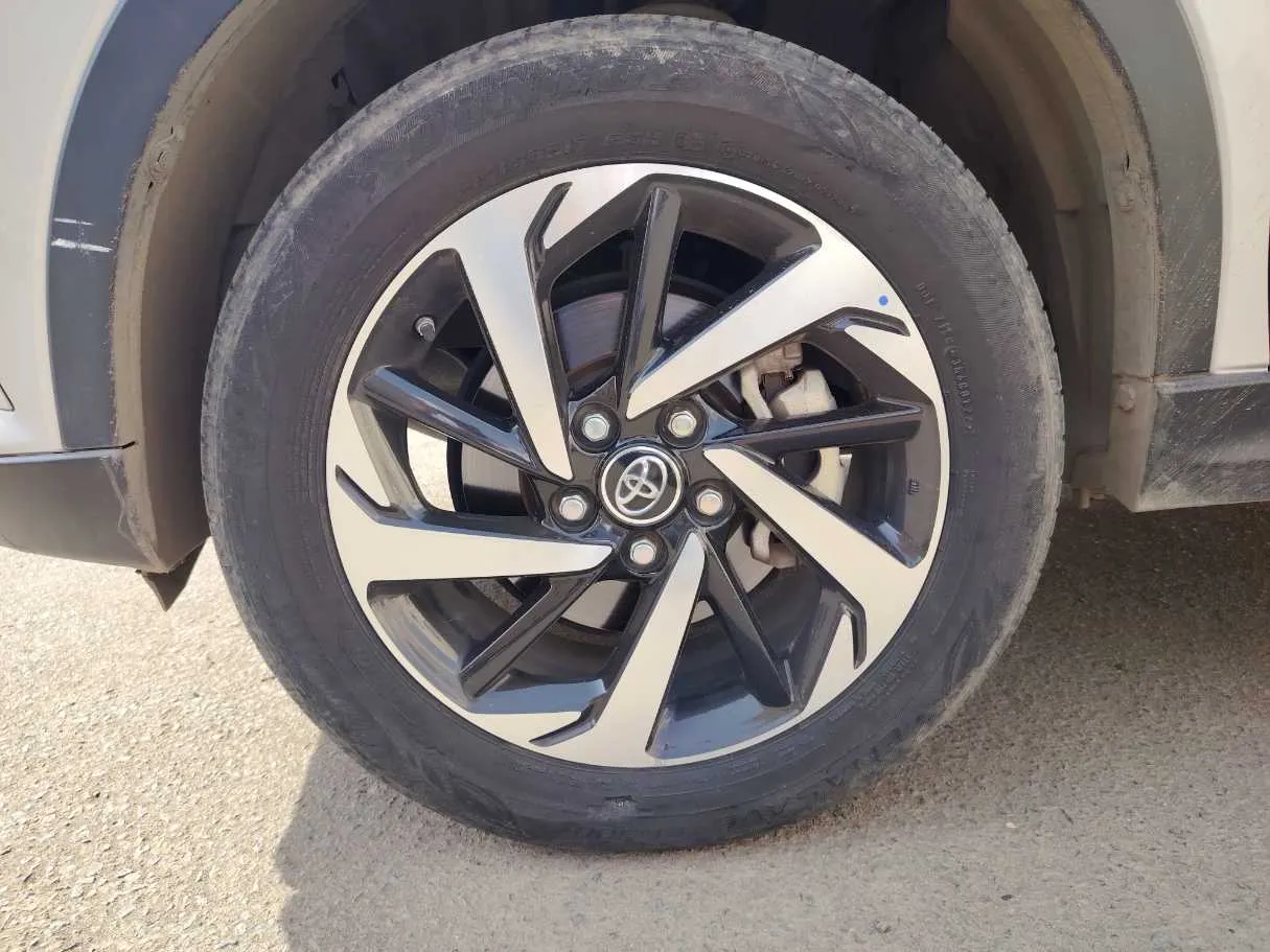 Car image 9