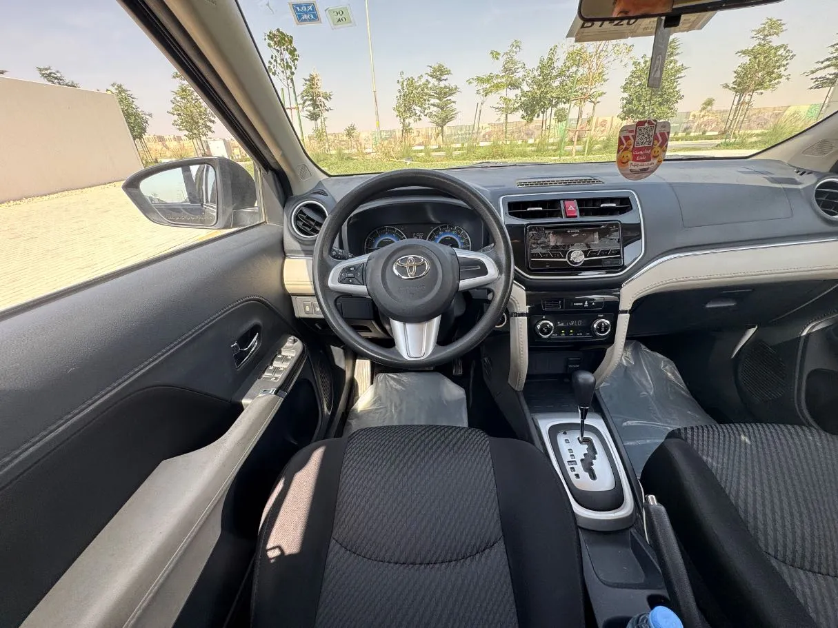 Car image 17