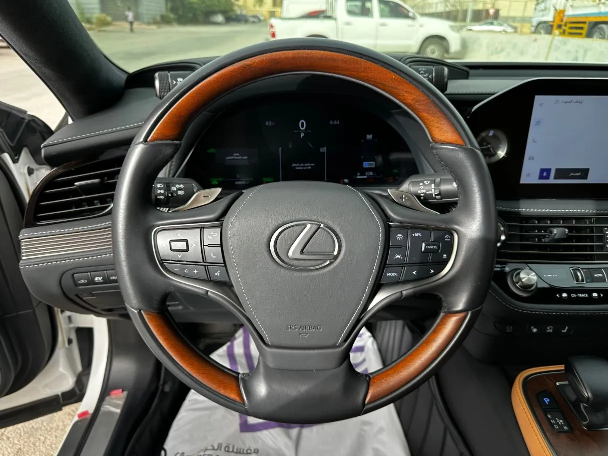 Car image 22