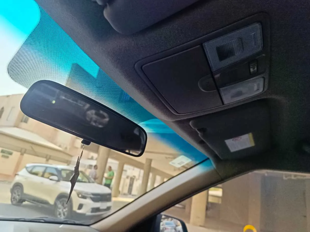 Car image 29