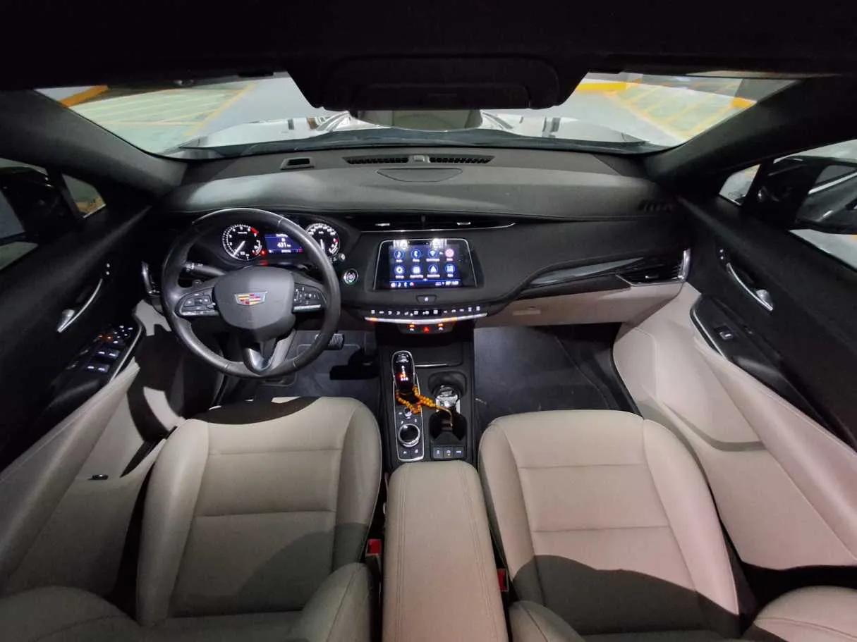 Car image 14
