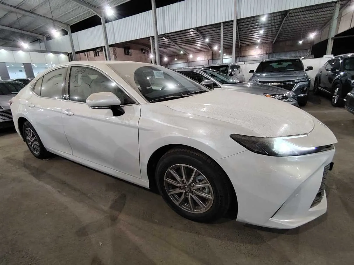 Car image 4
