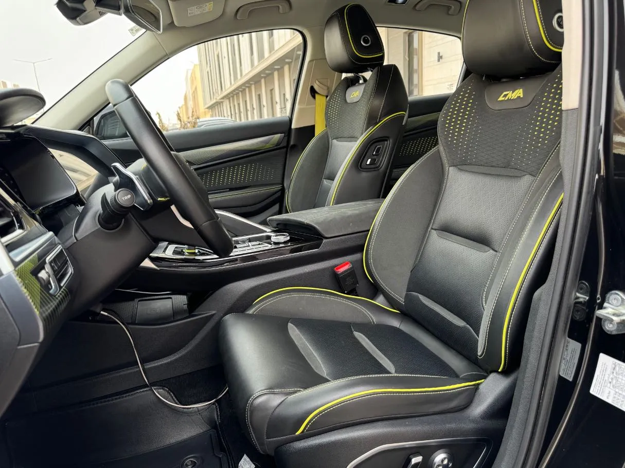 Car image 11
