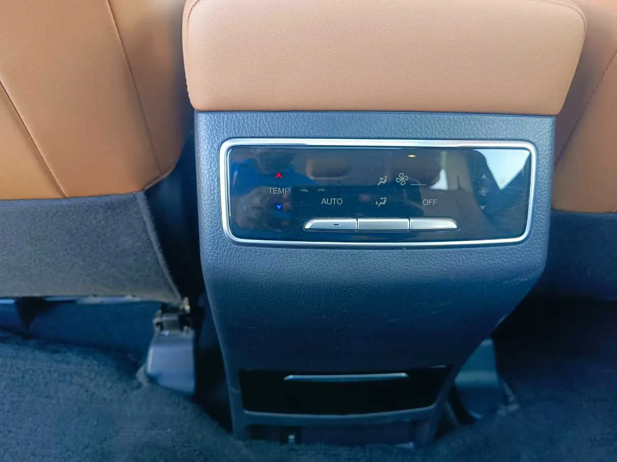 Car image 39
