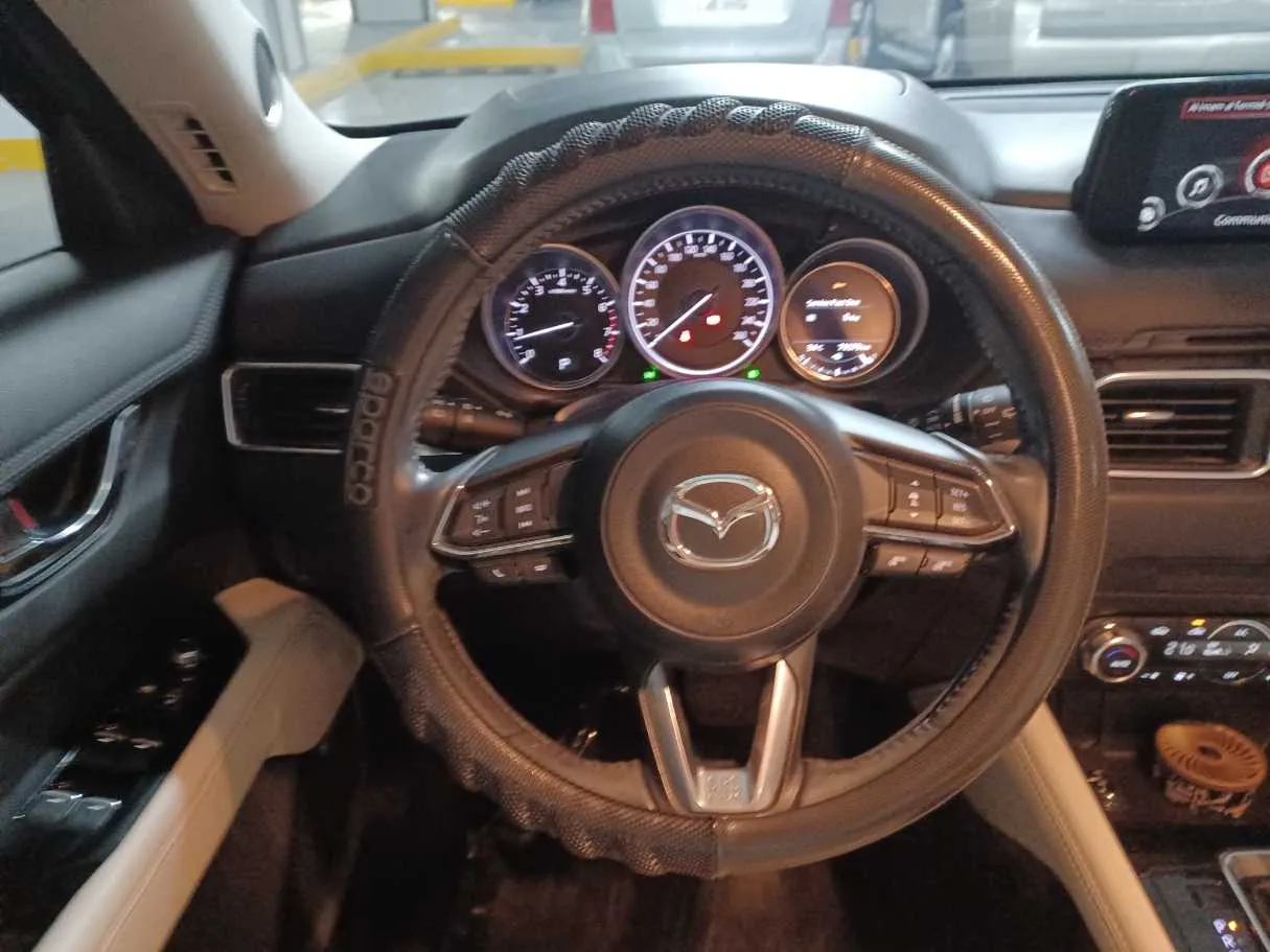 Car image 18