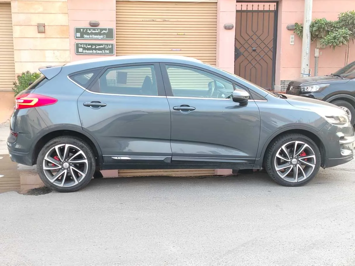Car image 4