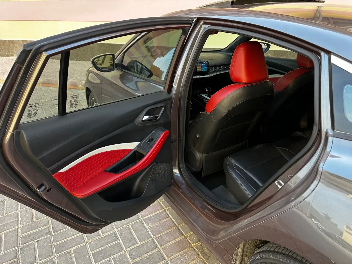 Car image 20