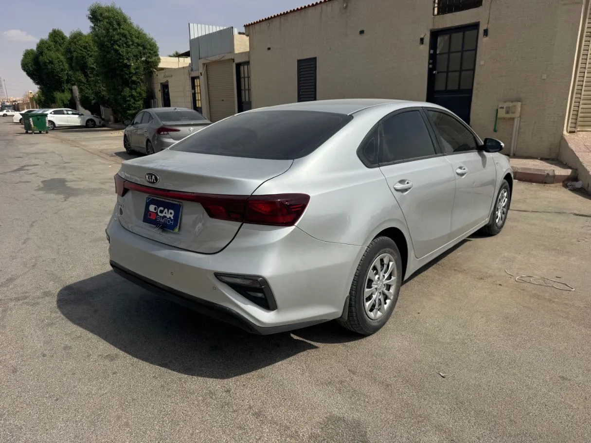 Car image 5