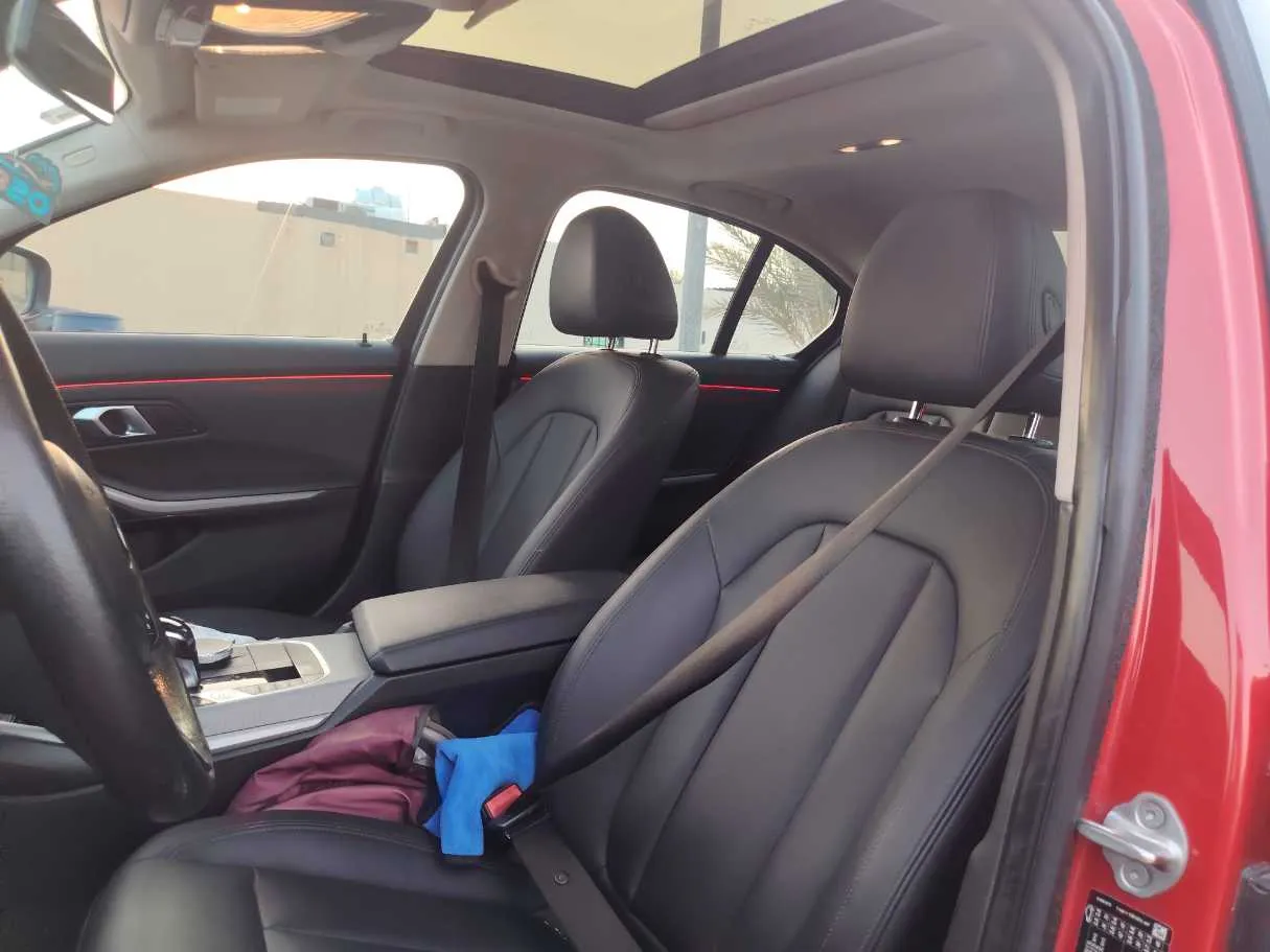 Car image 14