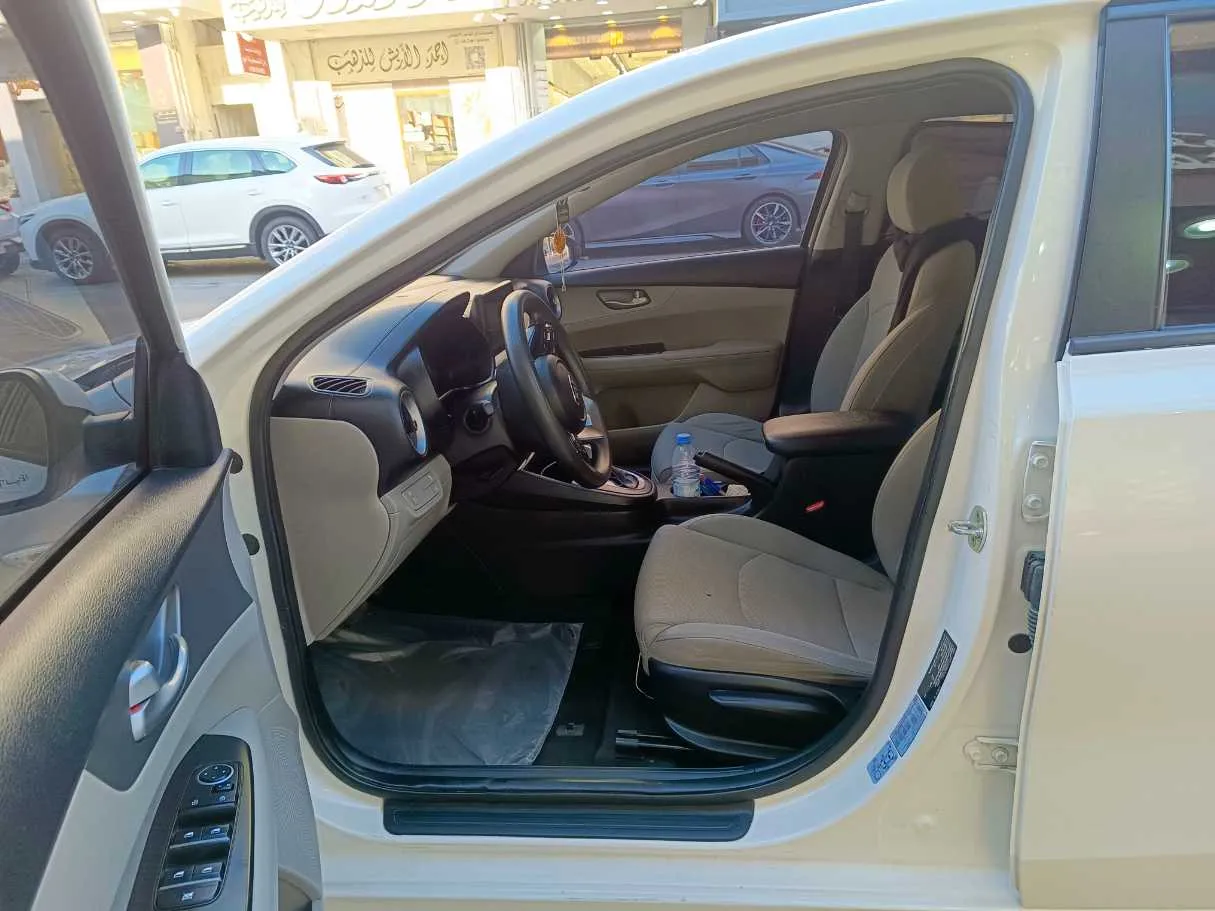 Car image 12