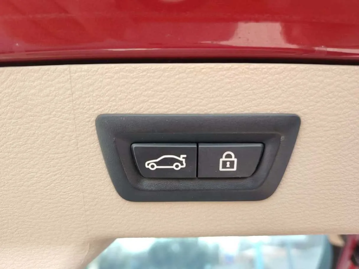 Car image 40