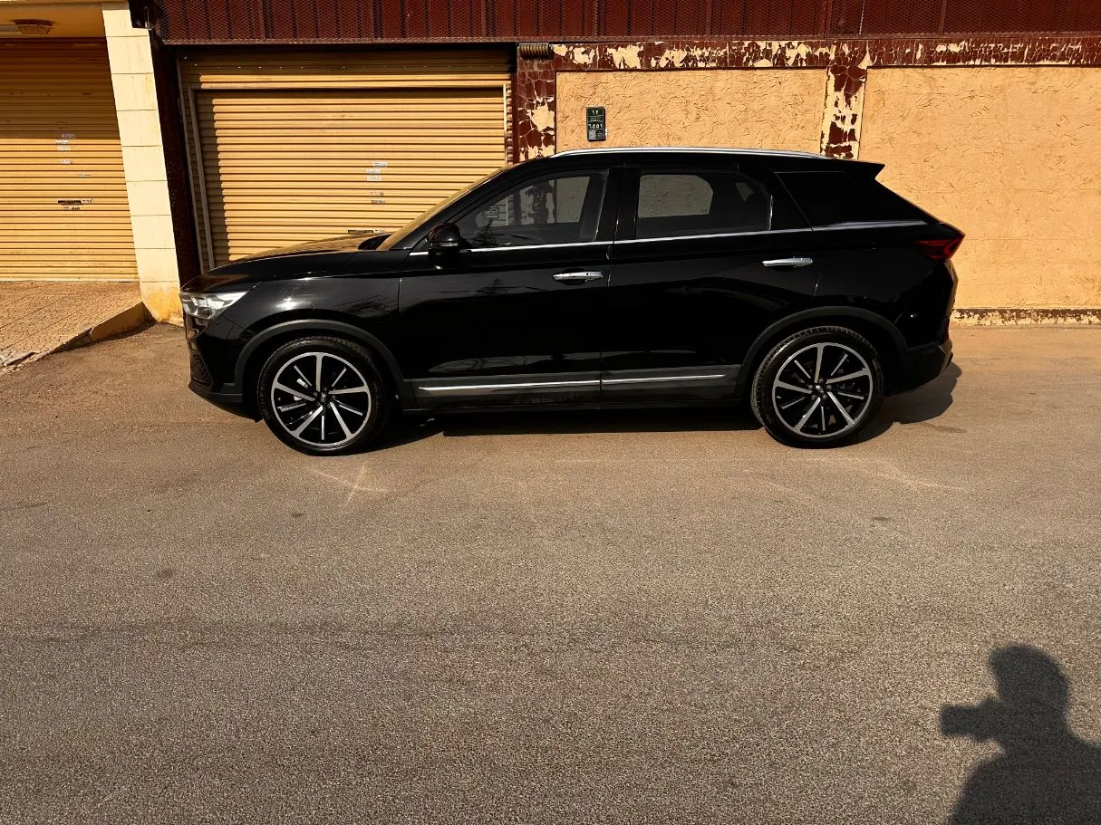 Car image 8