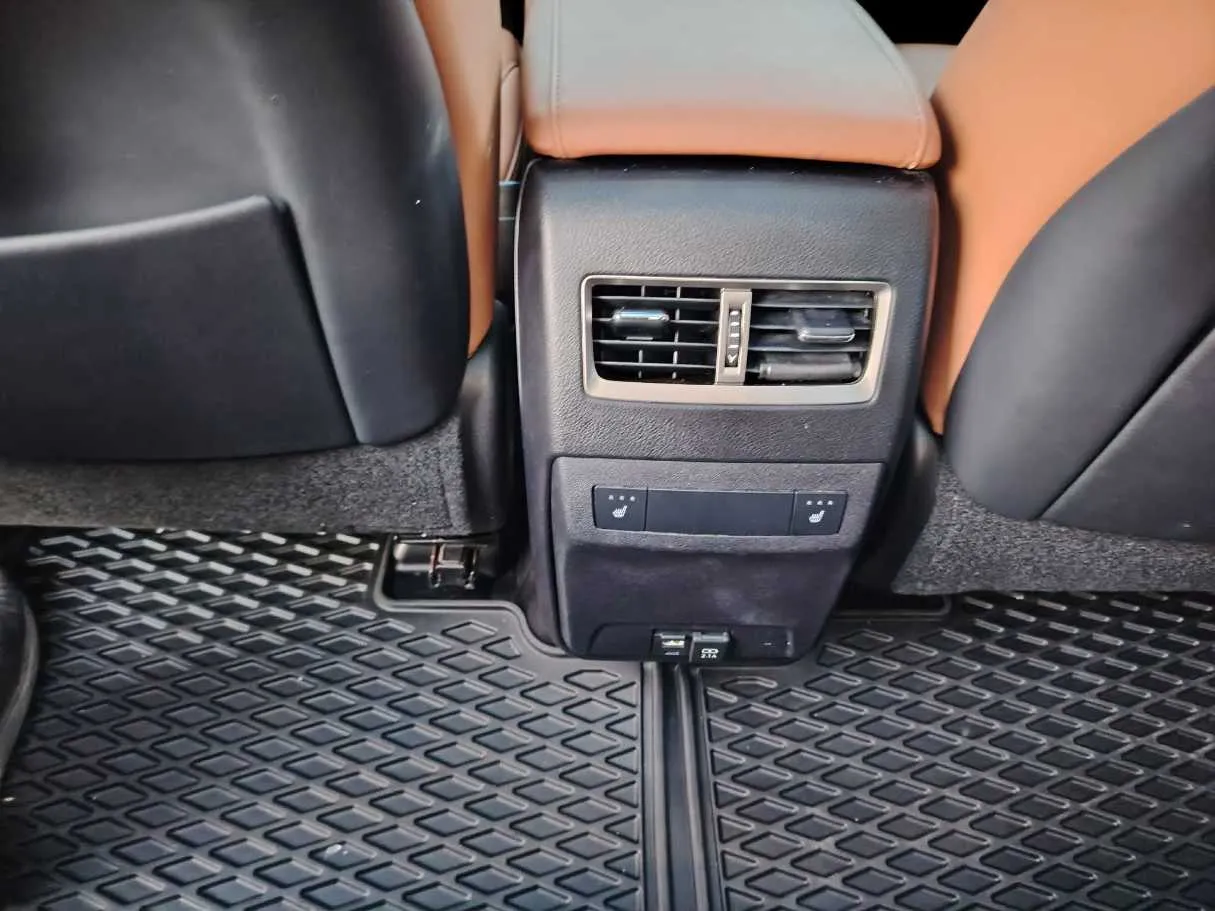 Car image 31