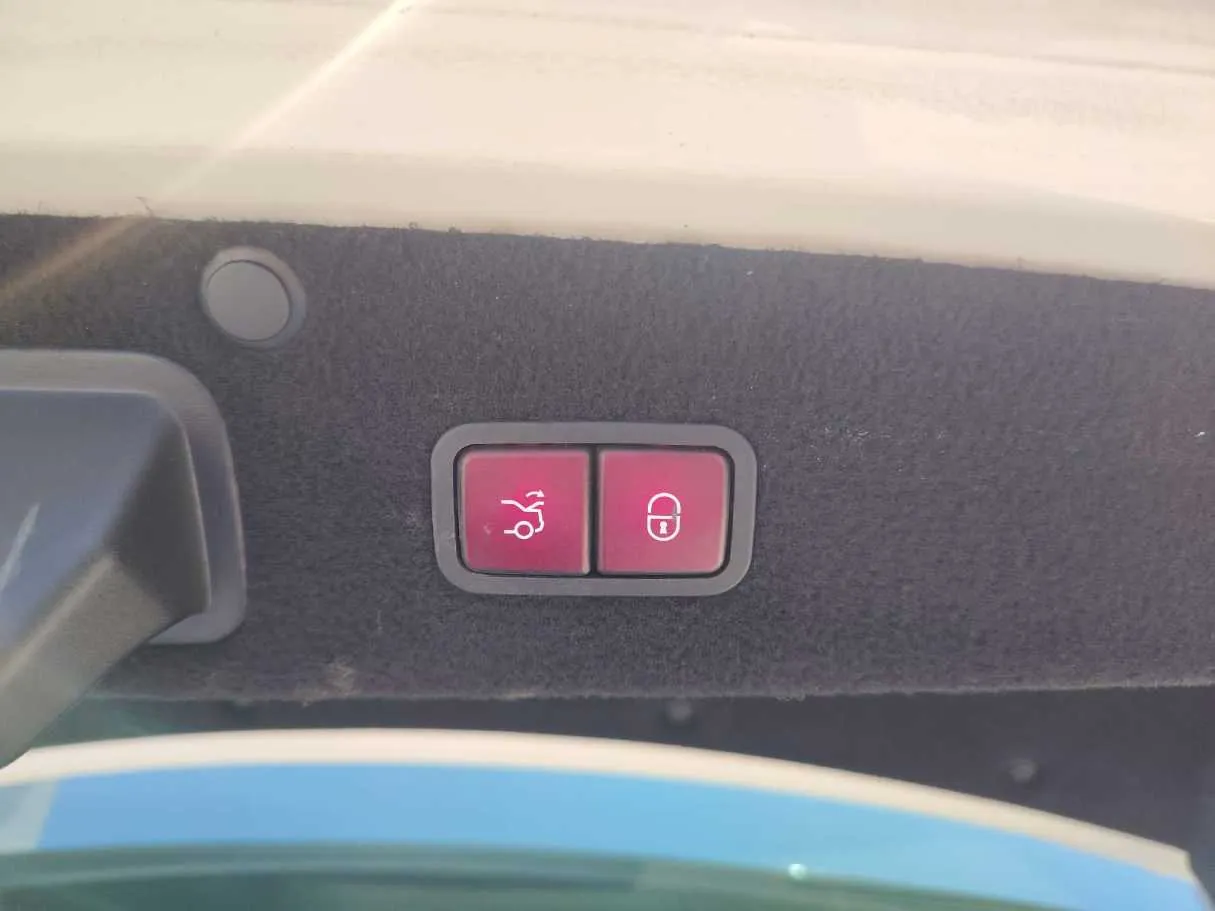 Car image 33