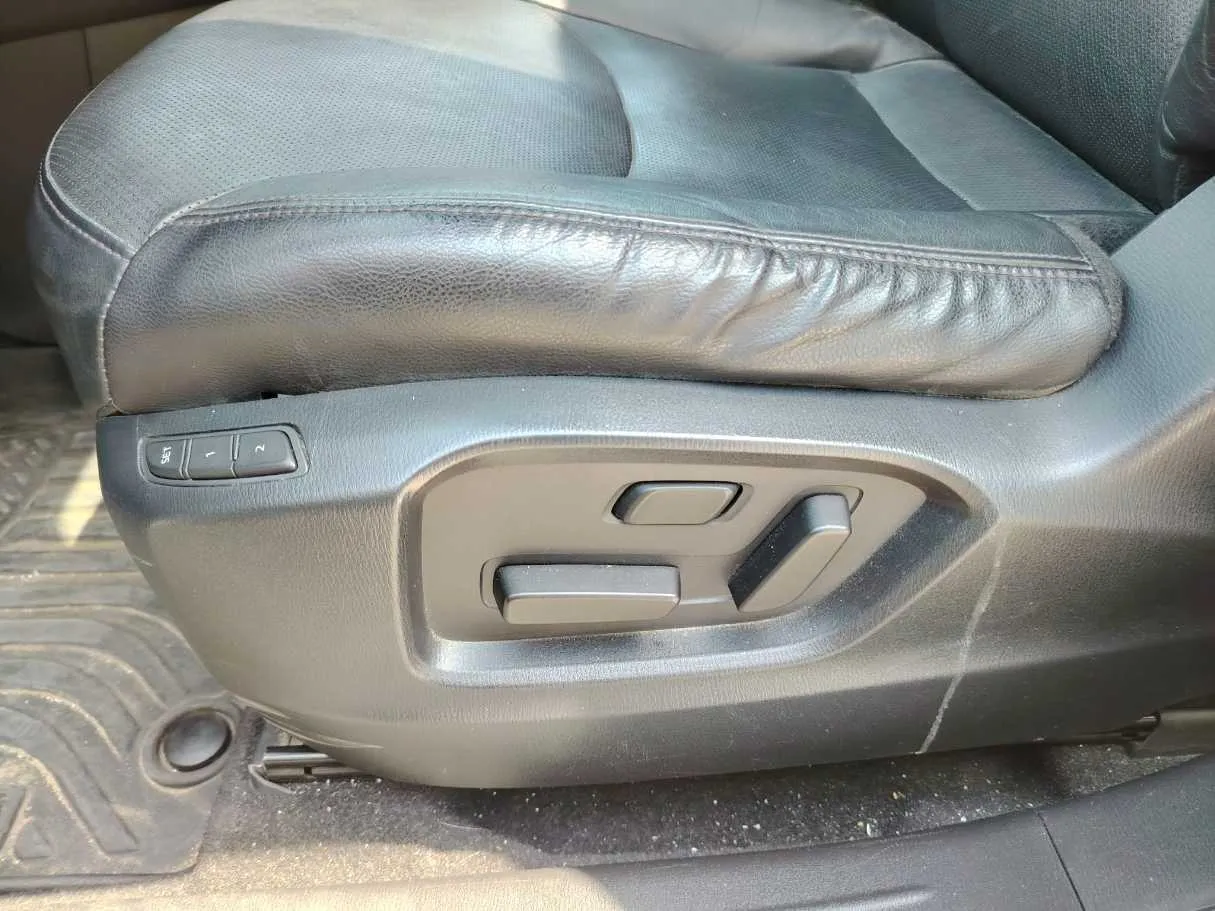 Car image 40