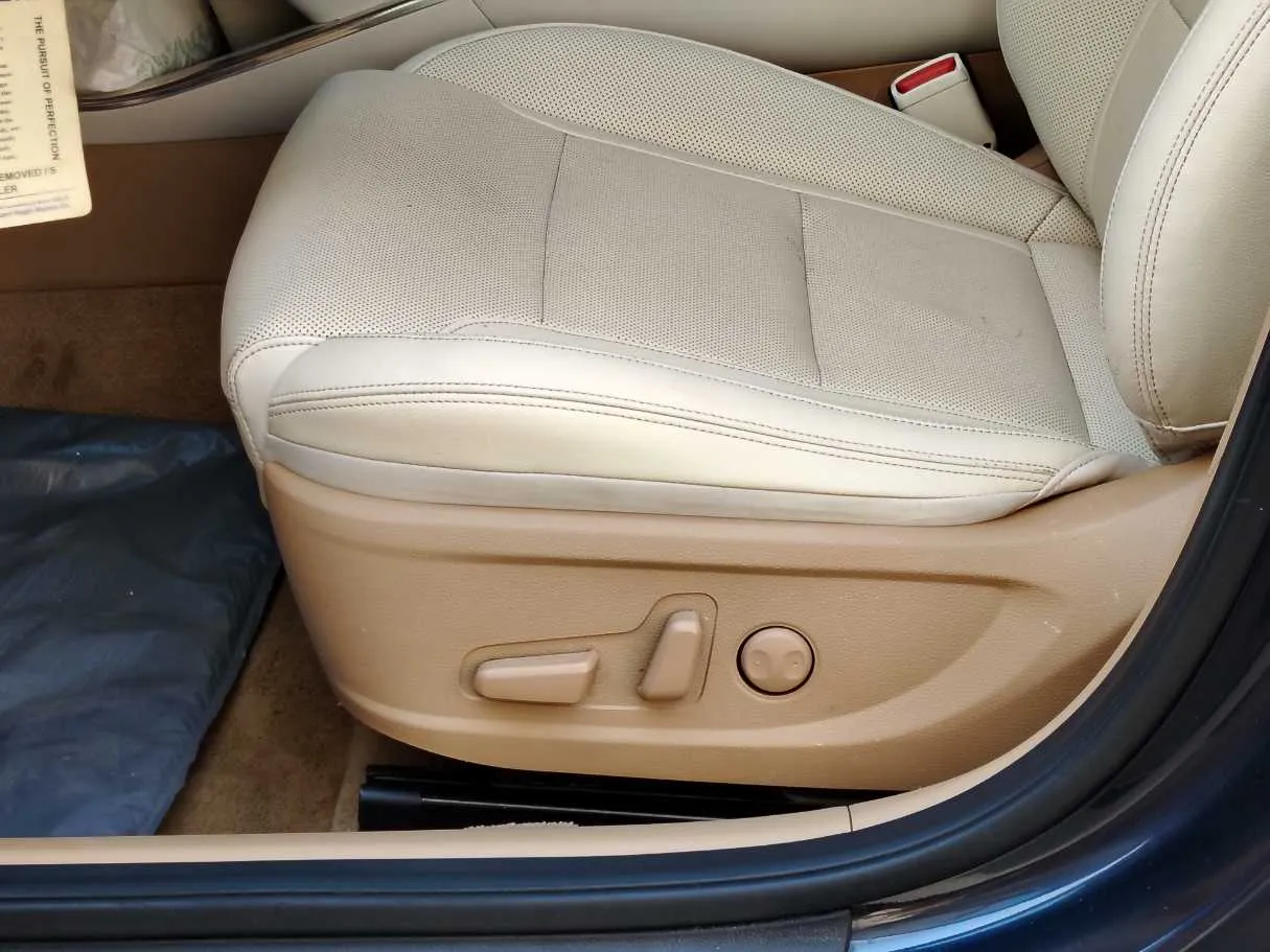 Car image 32