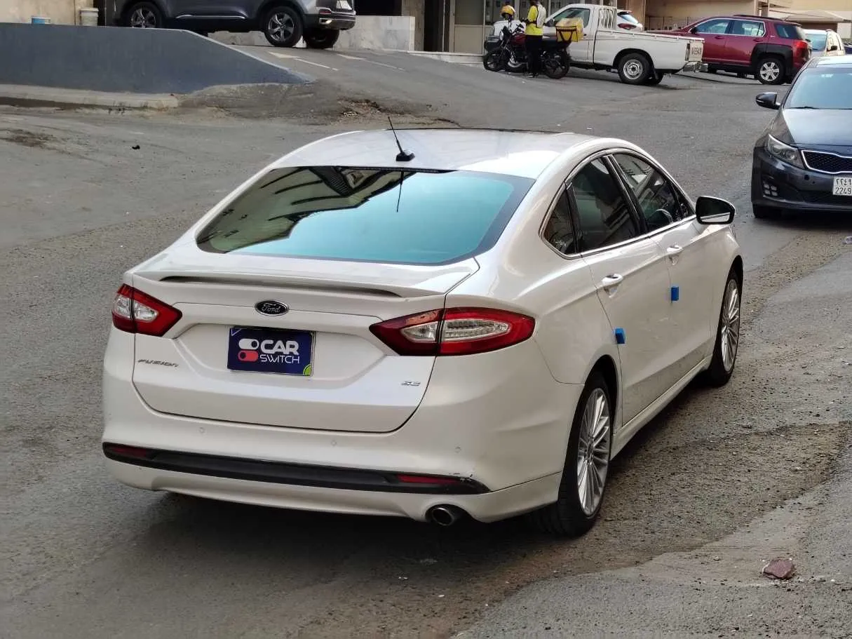 Car image 5